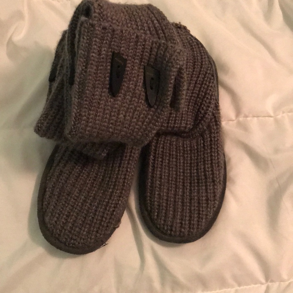 Gray knit Bearpaw winter boots